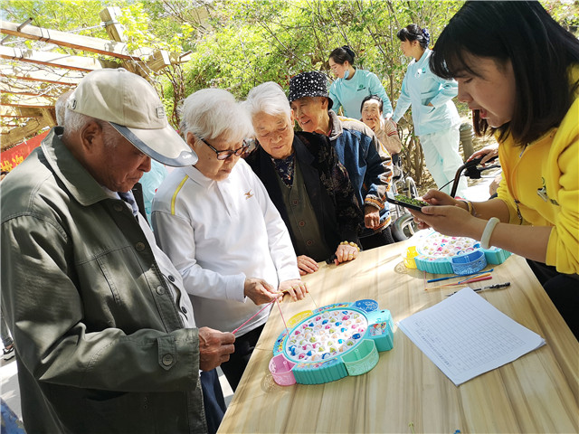 01长者们踊跃参加安全有趣的项目(7)_副本.jpg